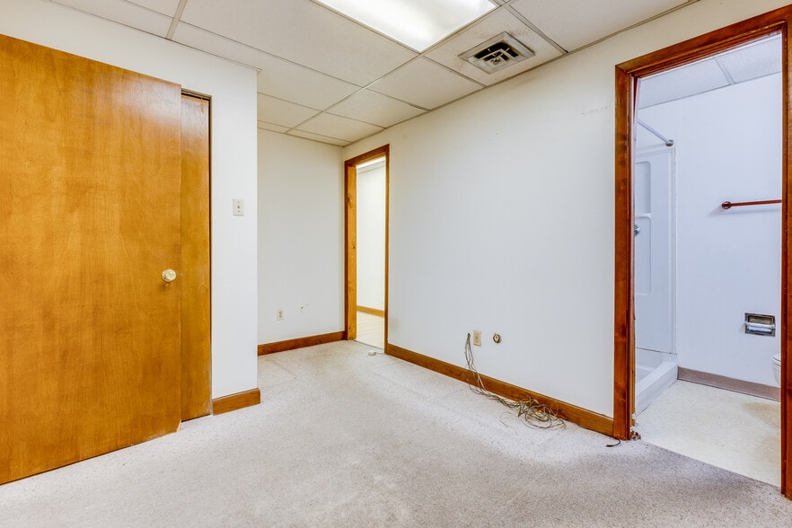 More Photos Of 6300 Forward Ave, Pittsburgh Storefront Retail Residential For Lease