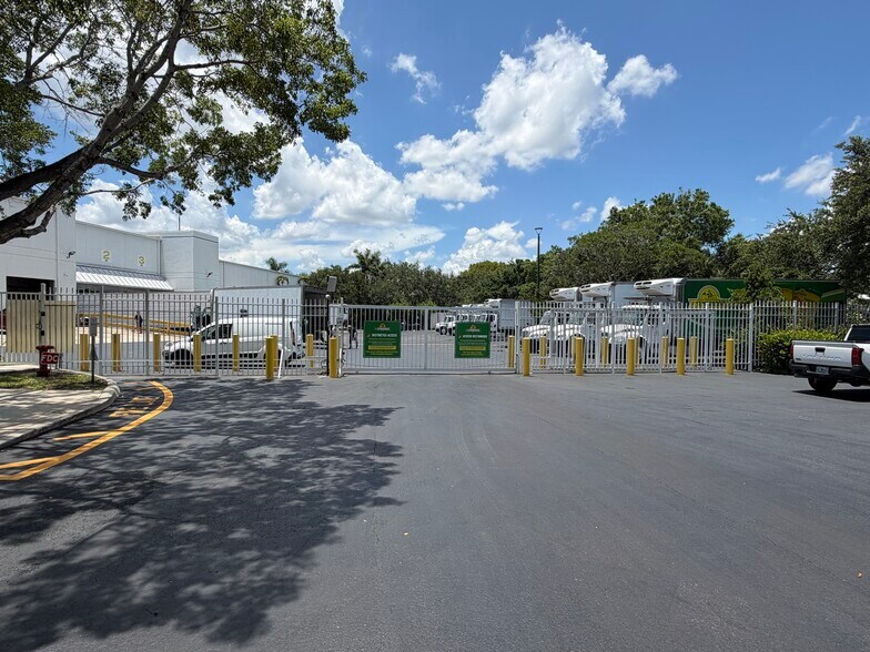 More Photos Of 3255 Meridian Pky, Weston Refrigeration Cold Storage For Lease