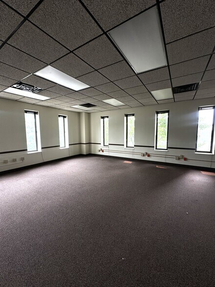More Photos Of 441 Wolf Ledges Pky, Akron Office For Lease