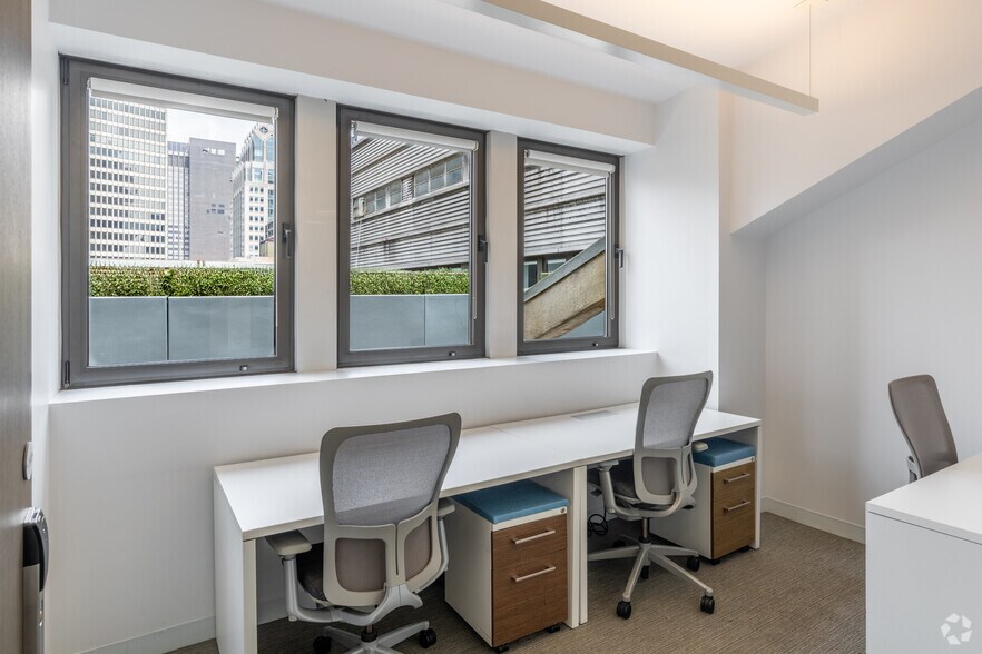More Photos Of 125 Park Ave, New York Coworking Space
