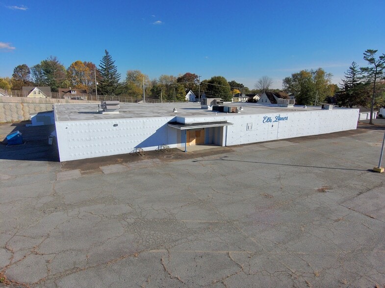 Primary Photo Of 406 Bow St, Elkton Flex For Sale