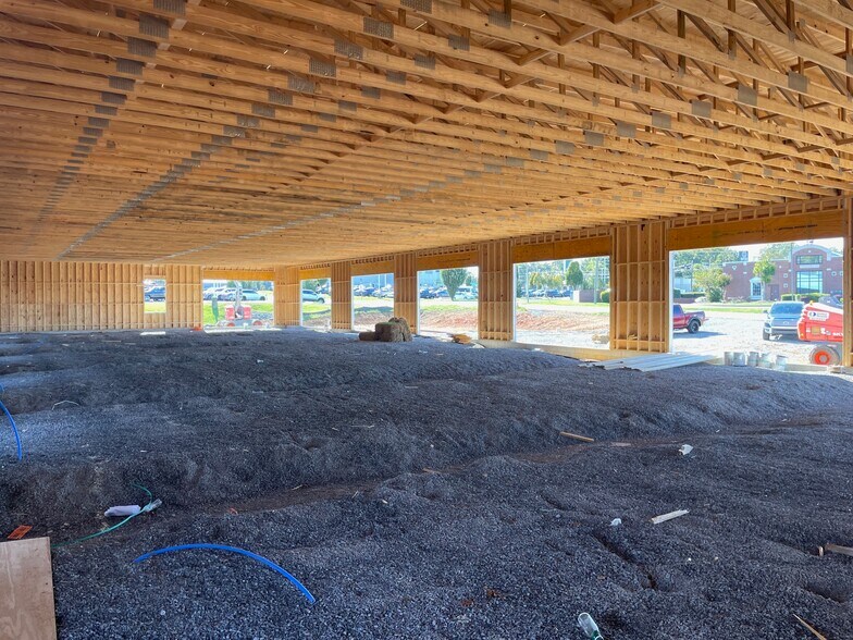 More Photos Of 2585 Old Russellville Pike, Clarksville General Retail For Lease