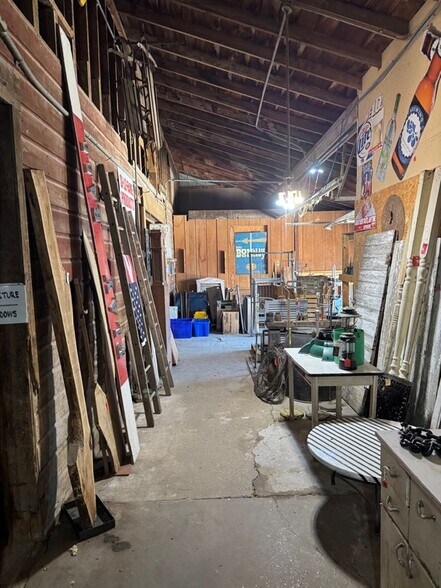More Photos Of 1009 Mills St, Black Earth Warehouse For Sale