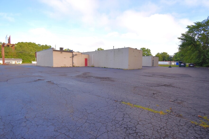 More Photos Of 1305-1363 S Raccoon Rd, Austintown Storefront For Sale