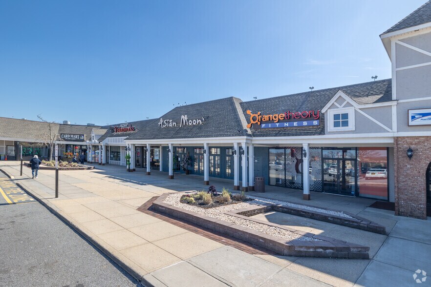 More Photos Of 4900-4966 Merrick Rd, Massapequa Park General Retail For Sale
