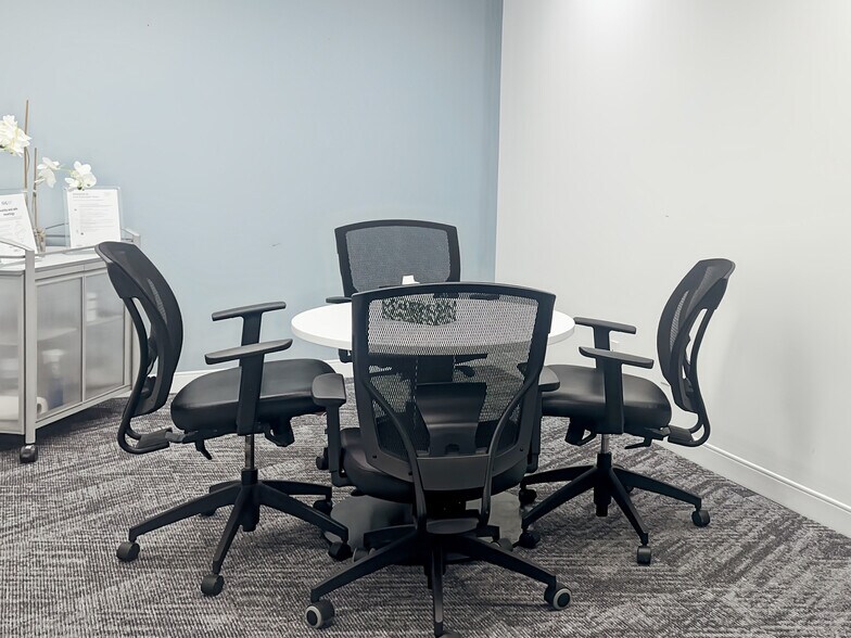 More Photos Of 1816 Crowchild Trail NW, Calgary Coworking Space