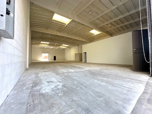 More Photos Of 330 W 131st St, Los Angeles Warehouse For Sale