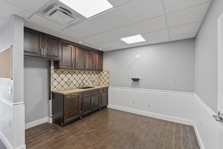 More Photos Of 1011-1039 NW 31st Ave, Pompano Beach Manufacturing For Lease