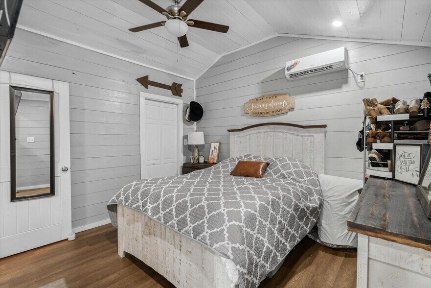 More Photos Of 1972 FM 857, Grand Saline Trailer Camper Park For Sale