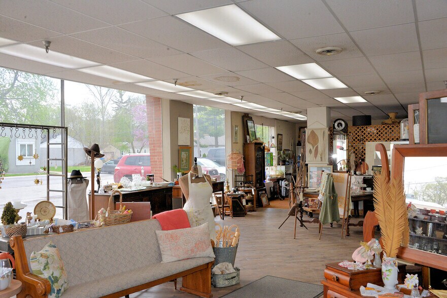 More Photos Of 700 Broadway Ave, Chesterton Freestanding For Sale
