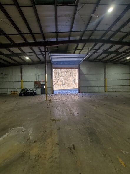 More Photos Of 6550 W Ridge Rd, Erie Warehouse For Lease