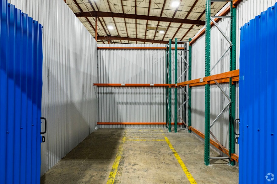 More Photos Of 5806 N 53rd St, Tampa Distribution For Lease