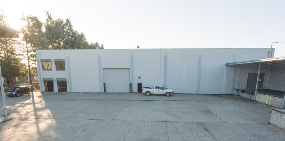 Primary Photo Of 165 E 10th St, Gilroy Distribution For Lease