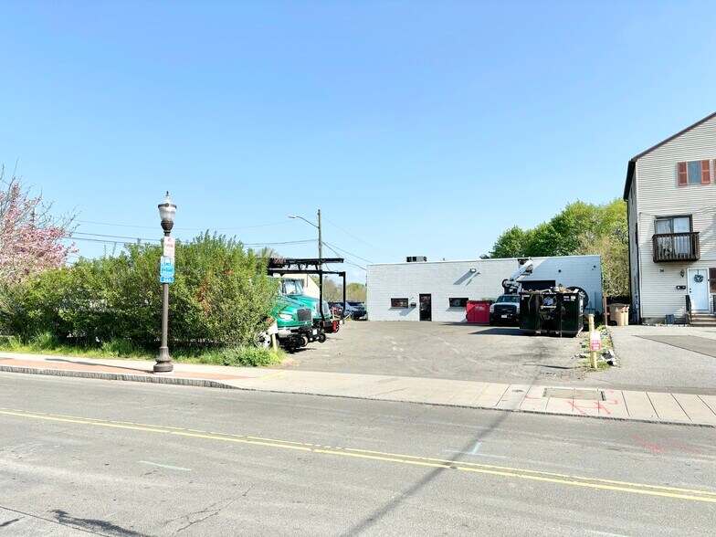 More Photos Of 20 Crescent St, Stamford Warehouse For Sale