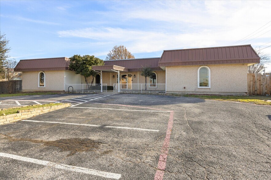 More Photos Of 6605 Dan Danciger Rd, Fort Worth Office For Sale