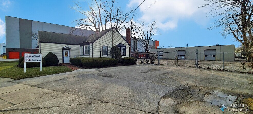 Primary Photo Of 7667 Gross Point Rd, Skokie Warehouse For Sale