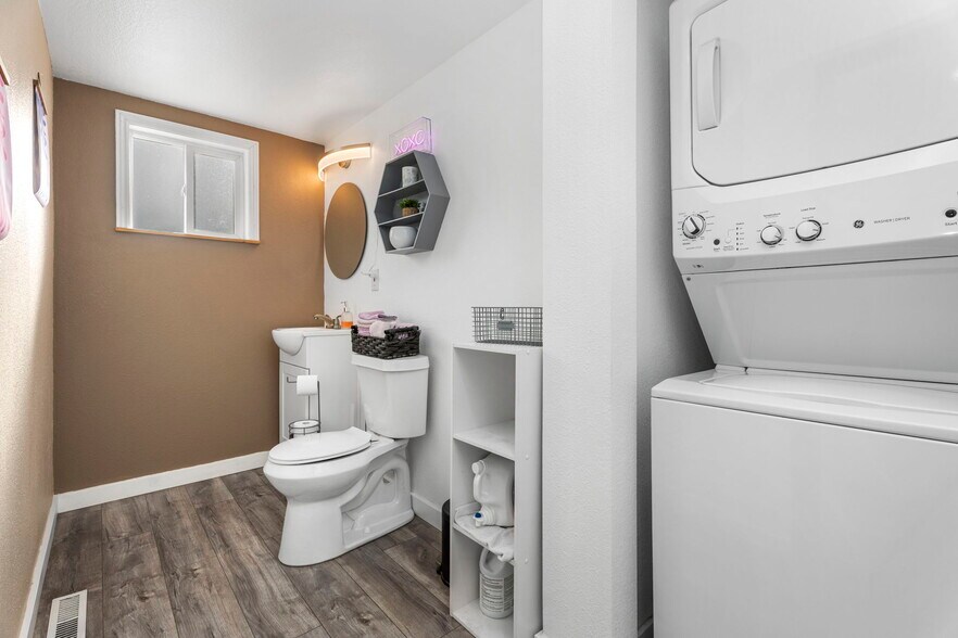 More Photos Of 9 Main St, Windsor Freestanding For Sale