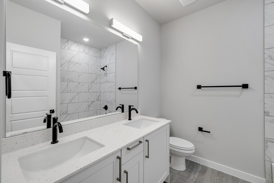 More Photos Of 4059 Clovis St, Midlothian Multifamily For Sale