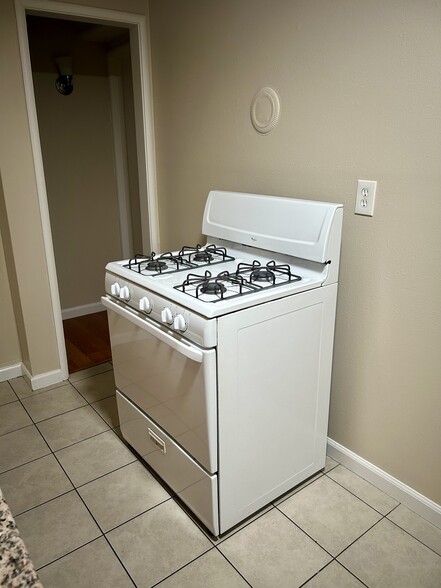 More Photos Of 21447-461 Ocean View Dr, Hayward Apartments For Sale