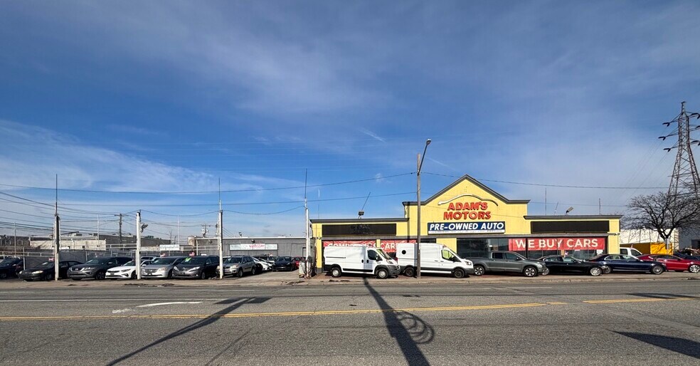 More Photos Of 553 Burnside Ave, Inwood Industrial For Lease