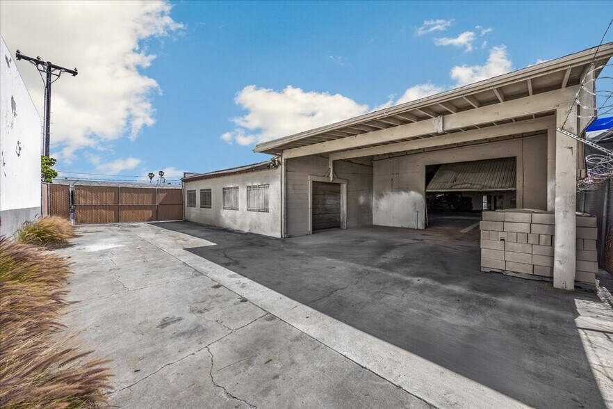 More Photos Of 1409 E St. Gertrude Pl, Santa Ana Warehouse For Sale