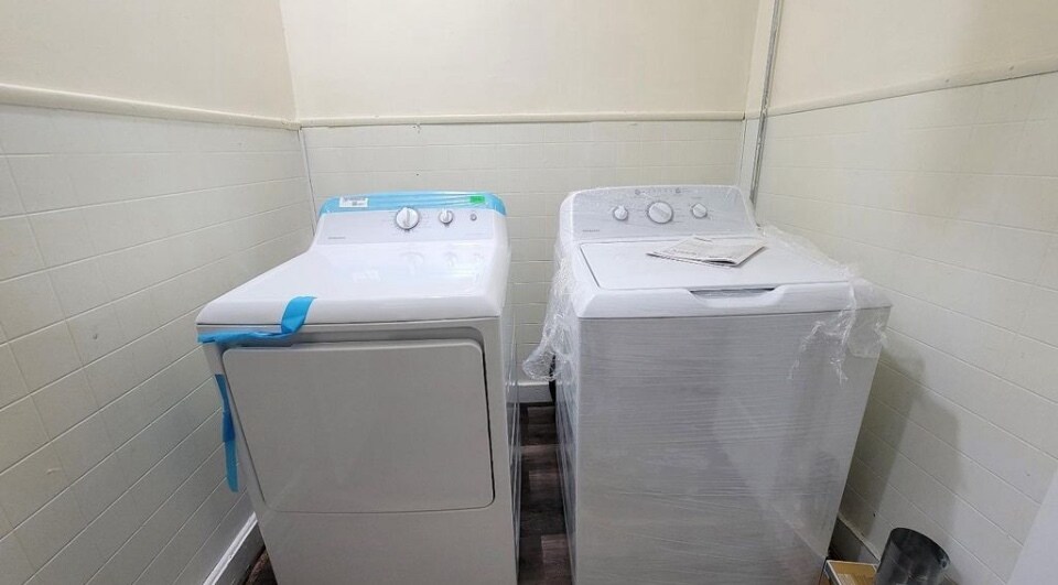 More Photos Of 89-17 Jamaica Ave, Jamaica Storefront Retail Residential For Sale