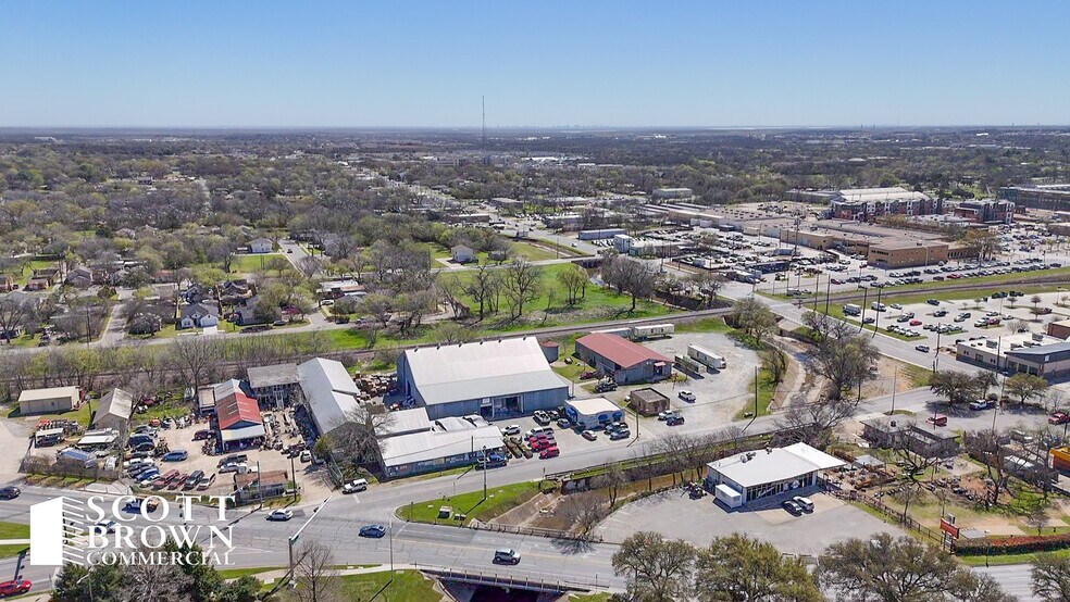 Primary Photo Of 320 Bell Pl, Denton Industrial For Sale