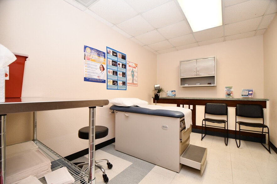 More Photos Of 7118 Harrisburg Blvd, Houston Medical For Sale