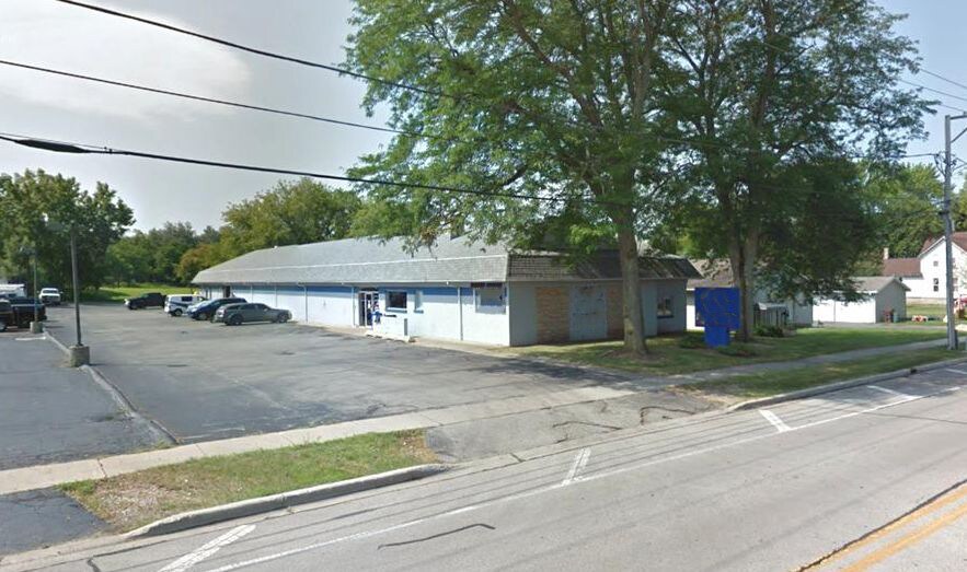Primary Photo Of 666 E Calhoun St, Woodstock Showroom For Sale