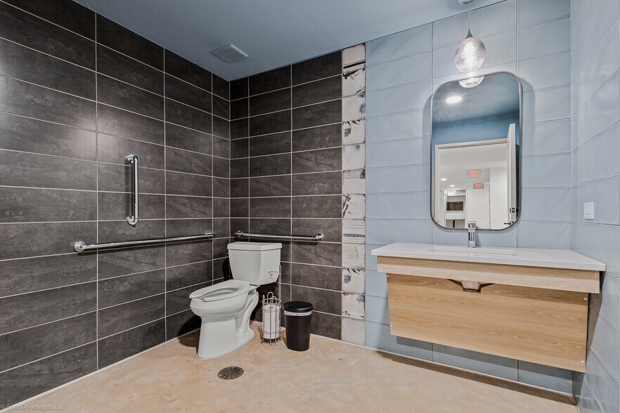 More Photos Of 1380 River Bend Dr, Dallas Office For Sale