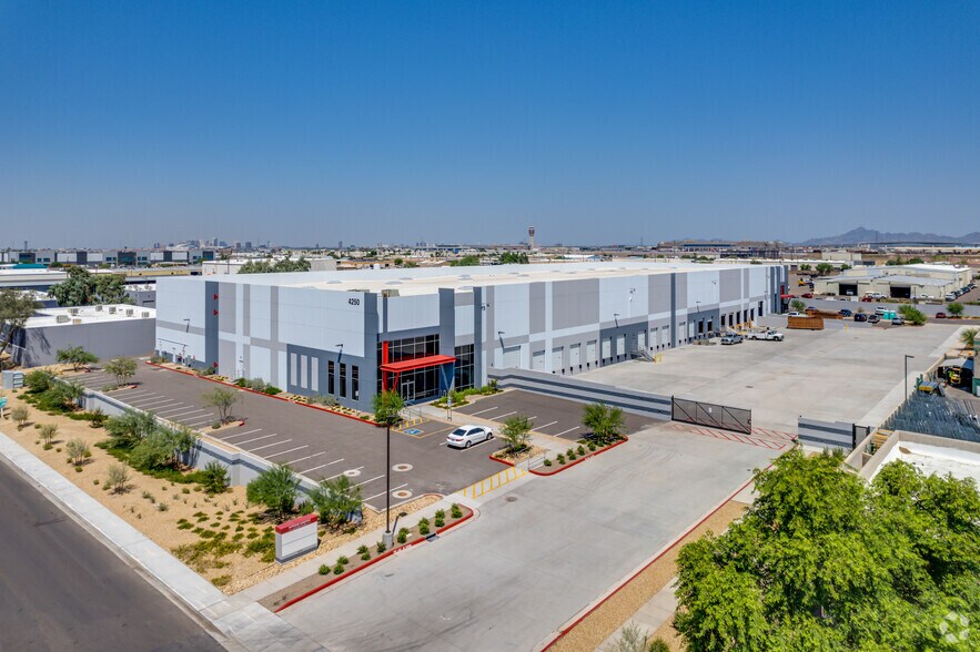 More Photos Of 4250 E Superior Ave, Phoenix Warehouse For Lease