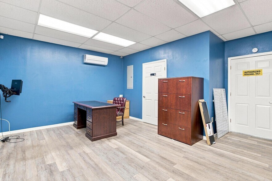 More Photos Of 2450 S US Highway 27/441, Fruitland Park Warehouse For Lease