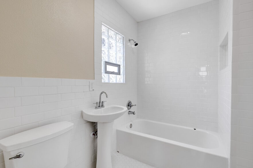 More Photos Of 834 W Russell Pl, San Antonio Apartments For Sale