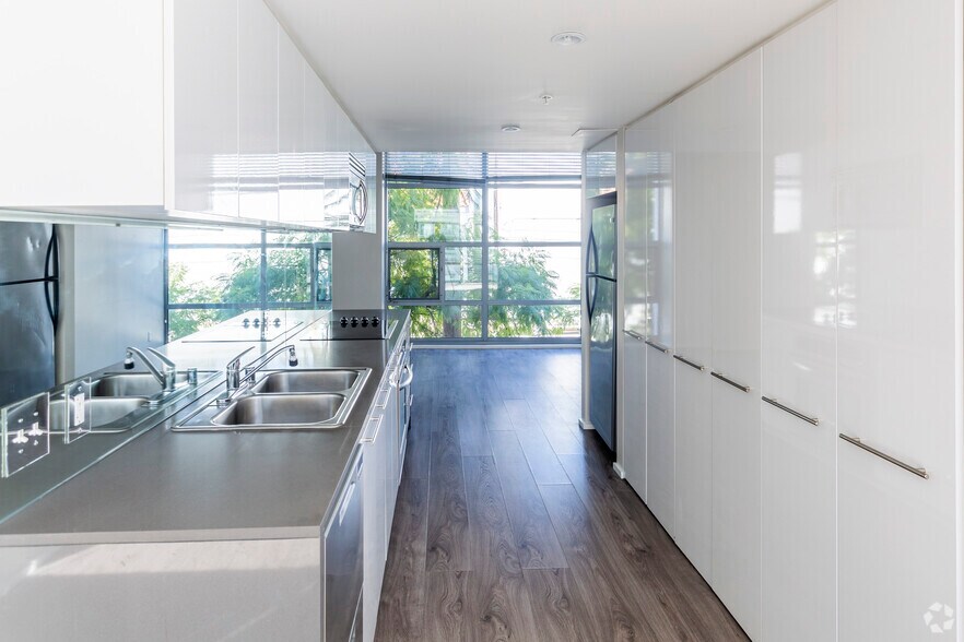 More Photos Of 2015 Hancock St, San Diego Apartments For Sale