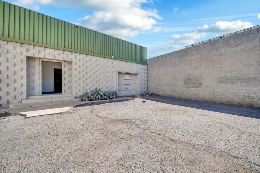 More Photos Of 1433 N 1st St, Phoenix General Retail For Sale