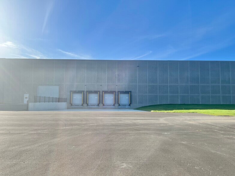 More Photos Of 1395 Polk Dr, Warsaw Industrial For Lease