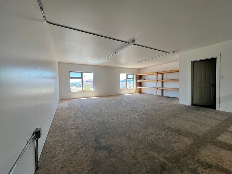 More Photos Of 7471 Edgar Industrial Bend, Red Deer Light Distribution For Sale