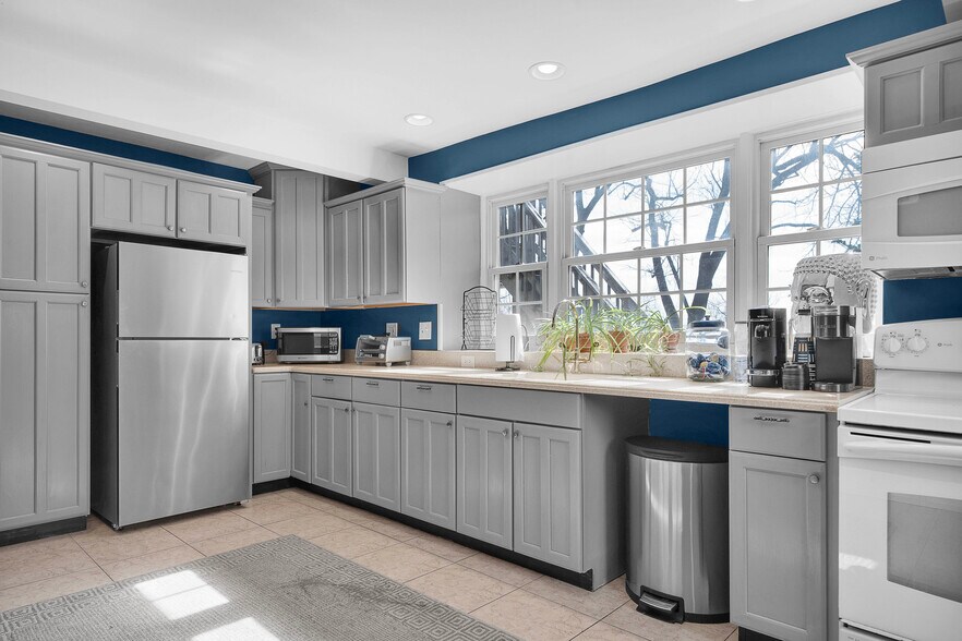 More Photos Of 676 W Germantown Pike, Plymouth Meeting Office For Lease