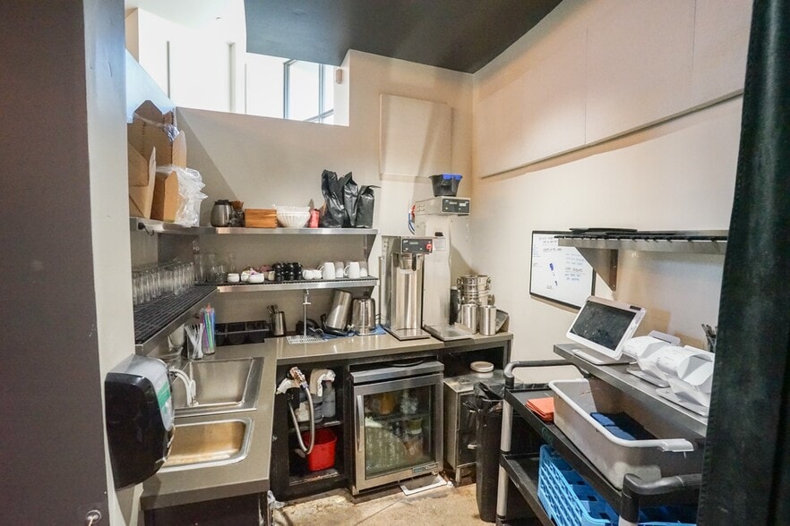 More Photos Of 200 W River Rd, Ripon General Retail For Lease