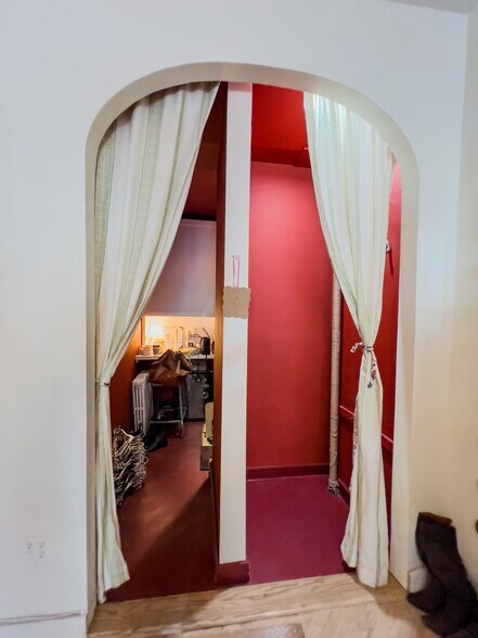 More Photos Of 98-100 Thompson St, New York Apartments For Lease