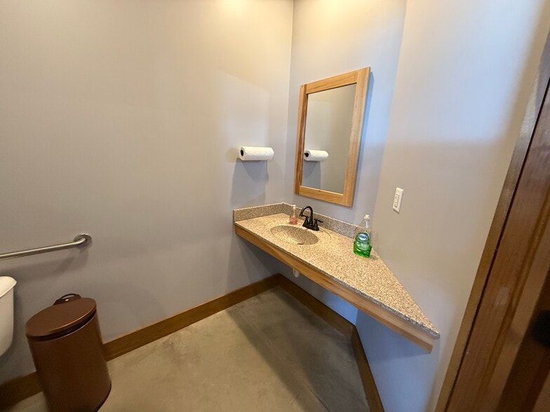 More Photos Of 805 Atlantic Ave, Franklin Light Manufacturing For Sale