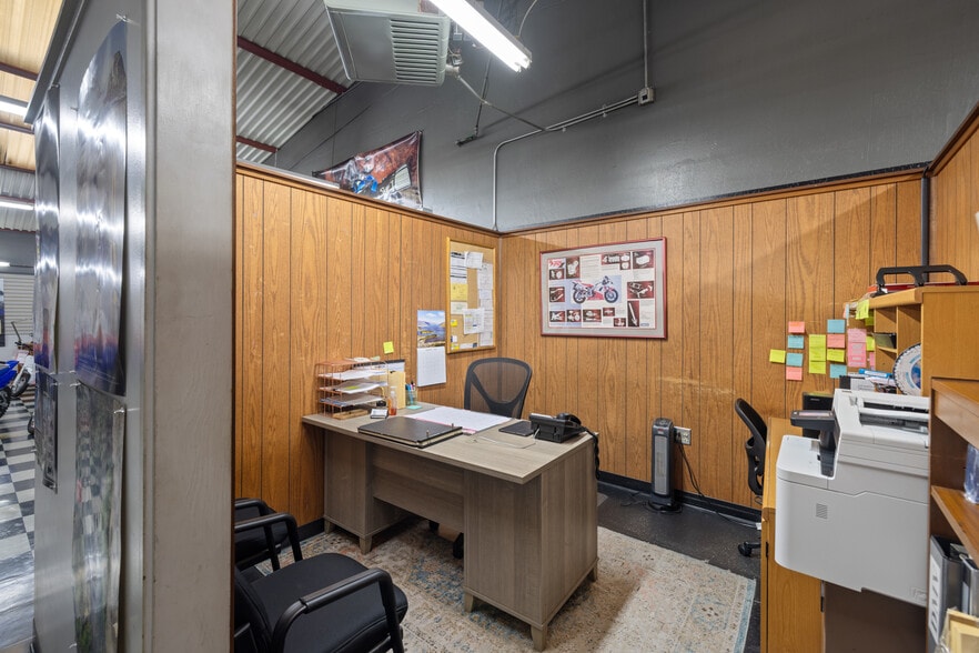 More Photos Of 735 Gilman St, Berkeley Showroom For Sale