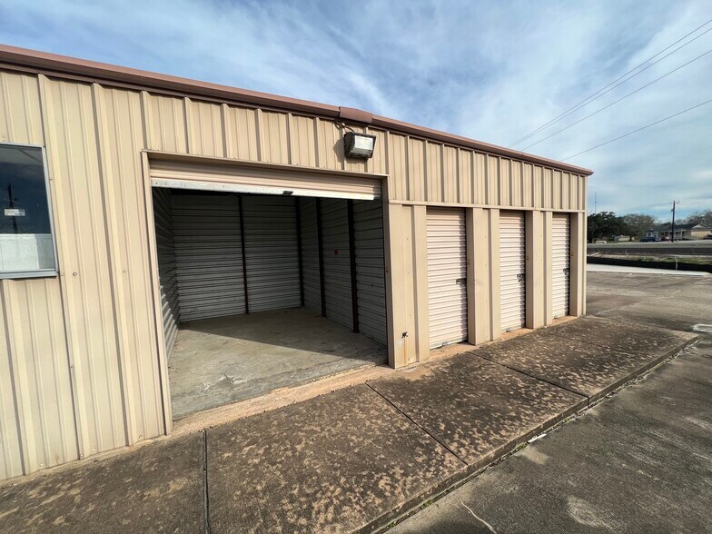 More Photos Of 20738 TX-36, Brazoria Self Storage For Sale