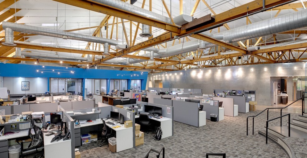 More Photos Of 4501 E McDowell Rd, Phoenix Showroom For Lease