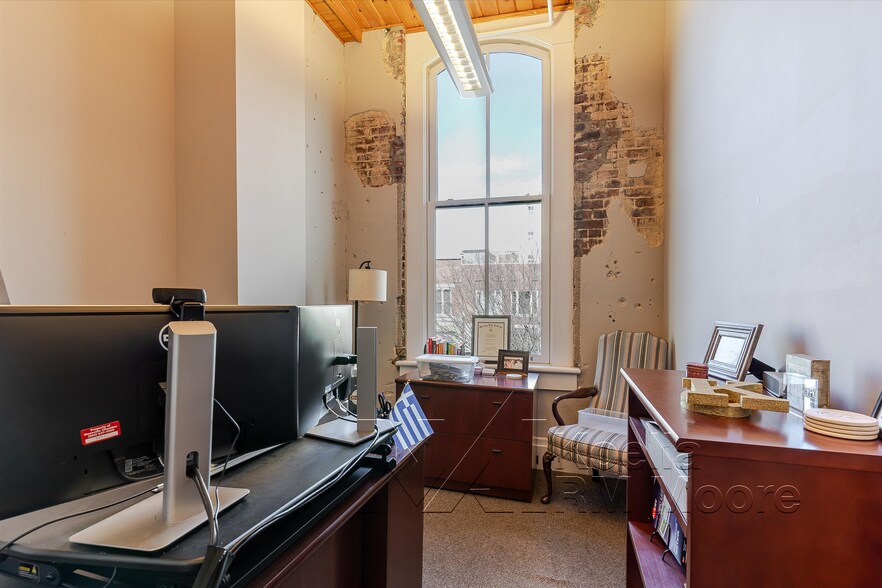 More Photos Of 17 Market Sq, Knoxville Storefront Retail Office For Sale