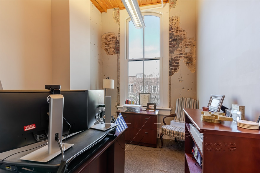 More Photos Of 17 Market Sq, Knoxville Storefront Retail Office For Sale