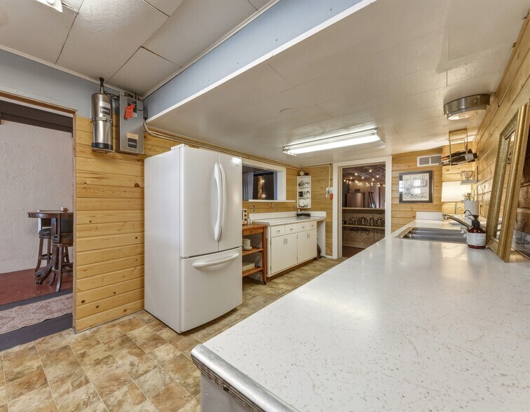 More Photos Of 956 Main St, Pomeroy Storefront For Sale