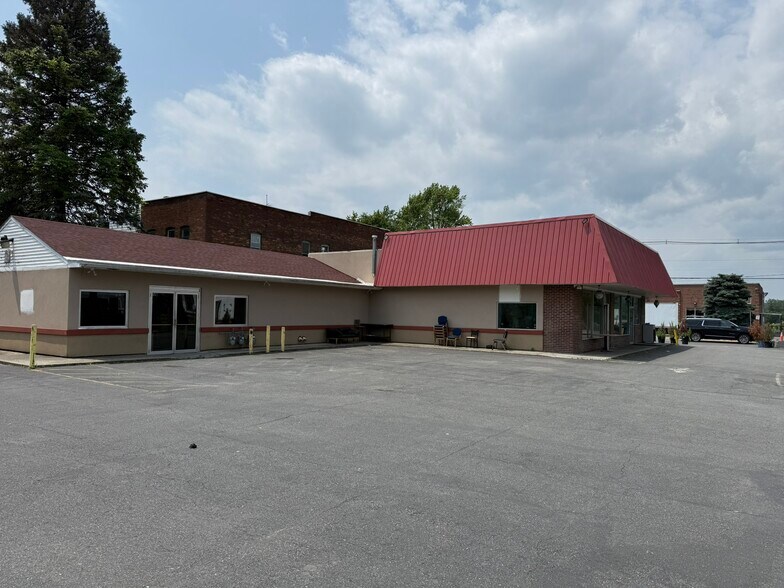 More Photos Of 908 River St, Troy Restaurant For Sale