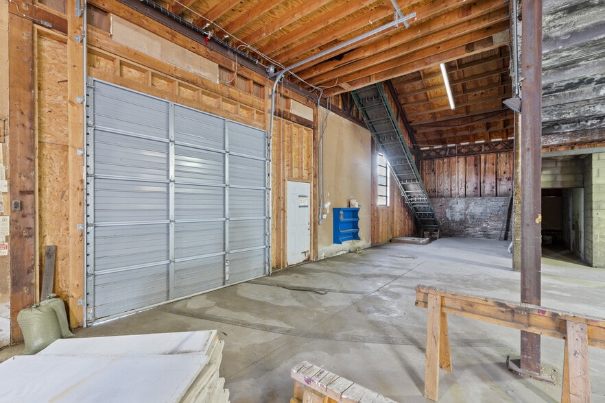 More Photos Of 2200 Union St, Bellaire Industrial For Sale