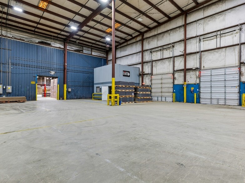 More Photos Of 90 Christ School Rd, Arden Distribution For Lease